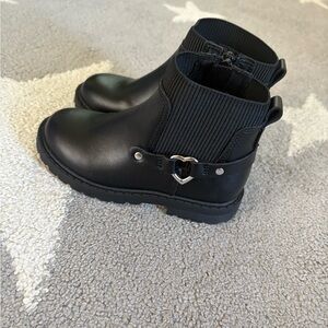 Old Navy Black Kids Boots with Heart Buckle. Toddler 9c